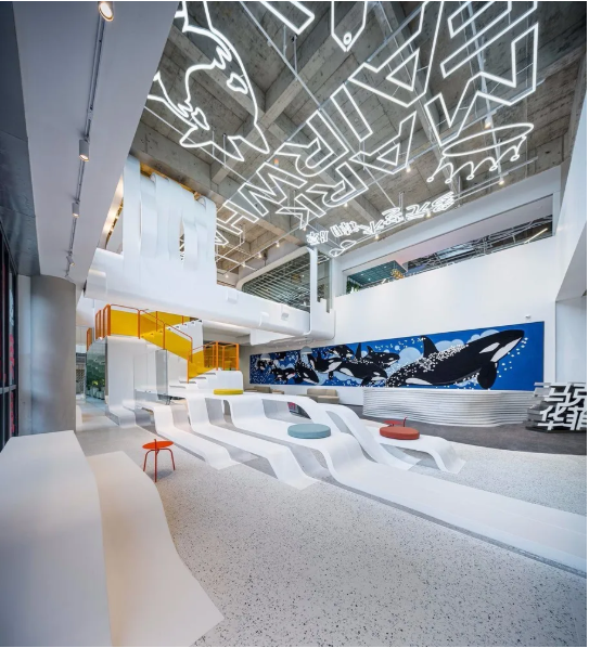 辦公室規(guī)劃成這樣 你還想在家辦公嗎？--馬克華菲上?？偛哭k公室